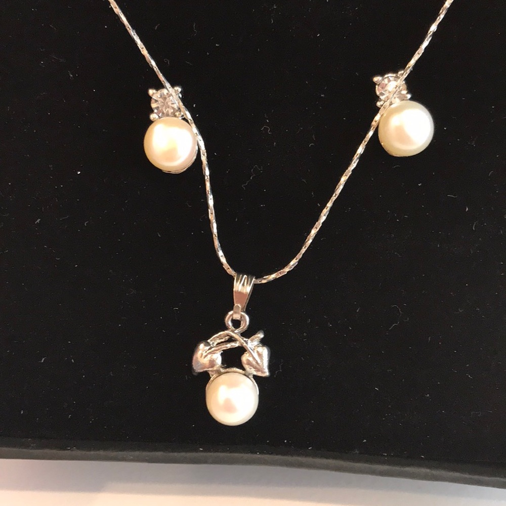 Faux pearl & crystal necklace and earring set in box